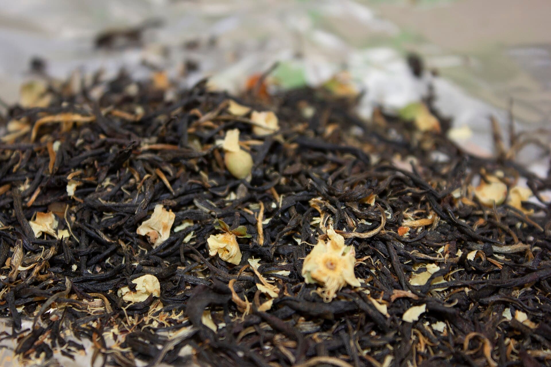 Broken-leaf black tea generously mixed with pale tips
